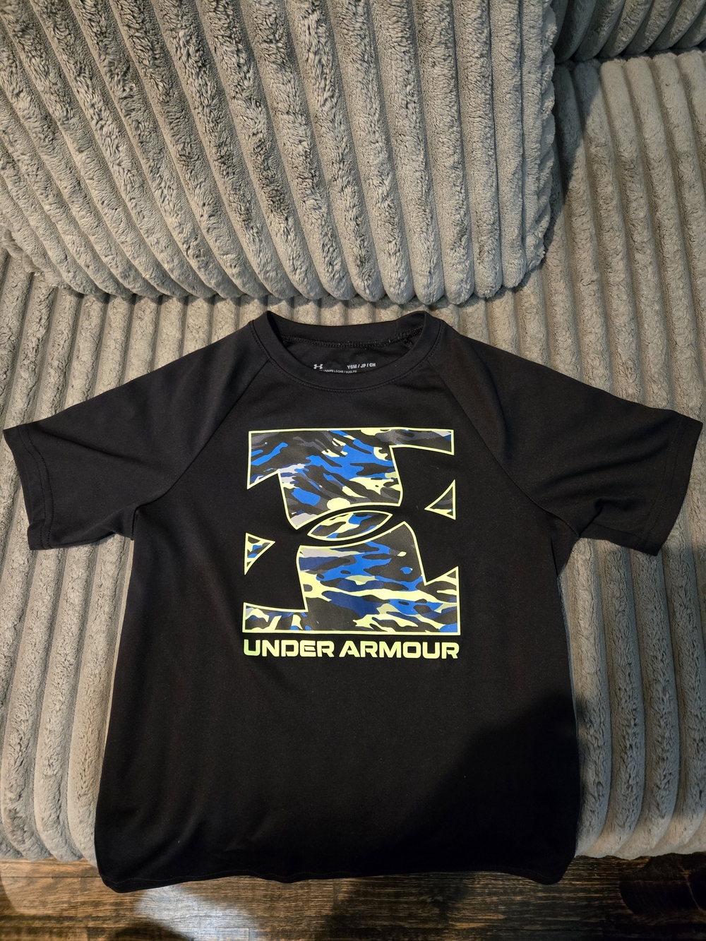 BOYS Under Armour  Short Sleeve Tee with Blue Camo Logo